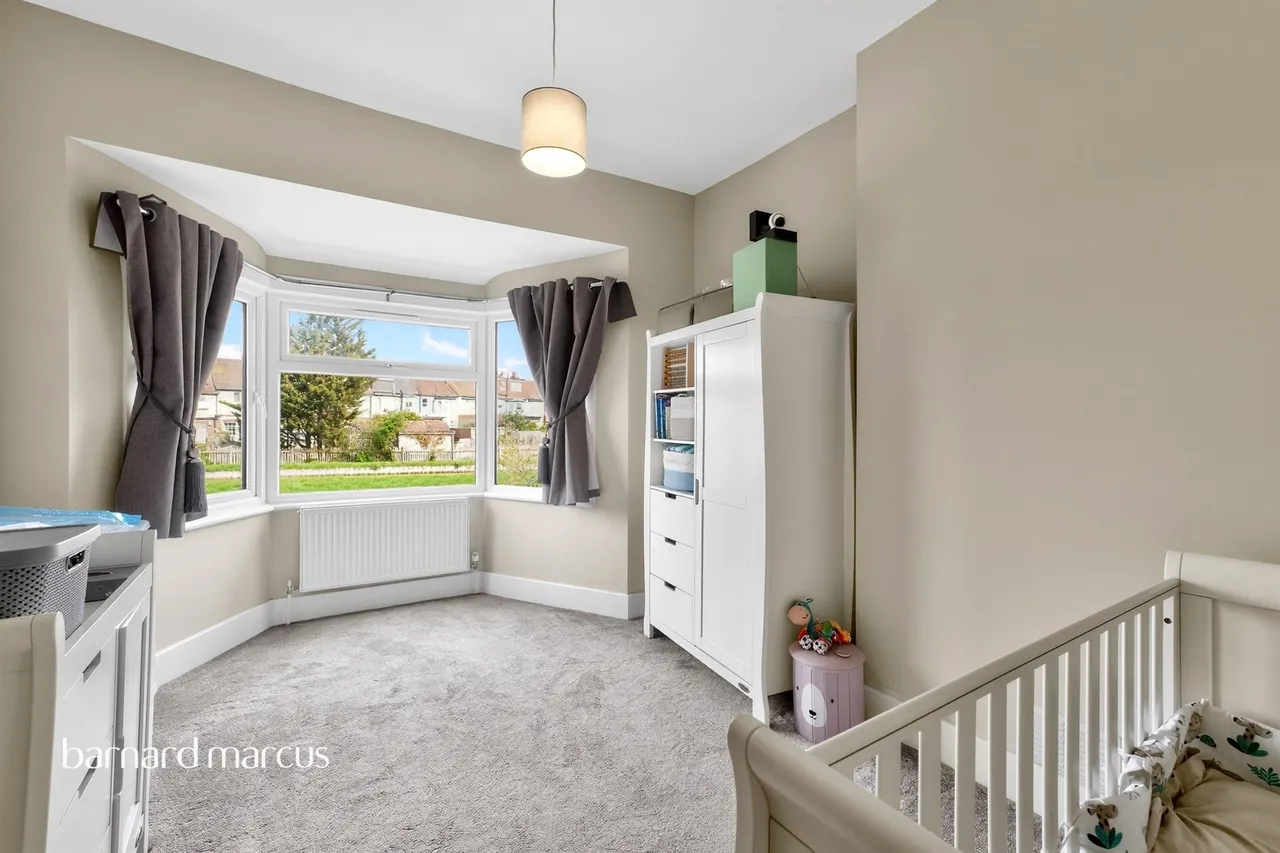 Chimes Avenue, London, N13, photo 12