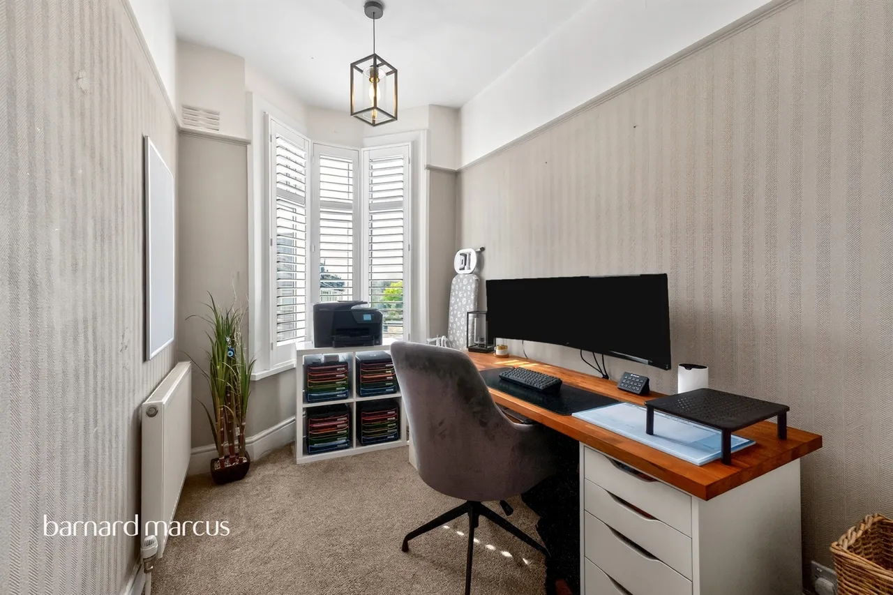 Chimes Avenue, London, N13, photo 10