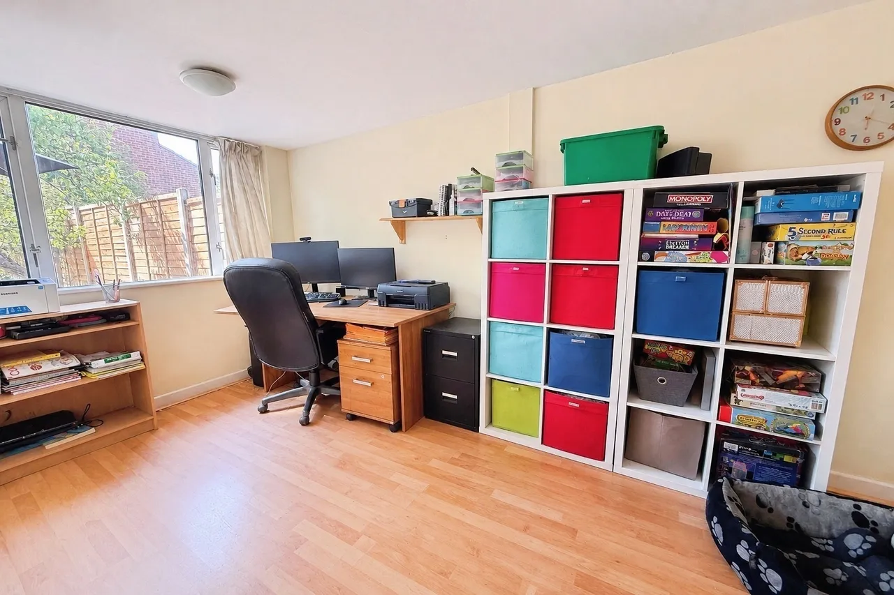 Upton Close, Farnborough, Hampshire, GU14 7EN, photo 4