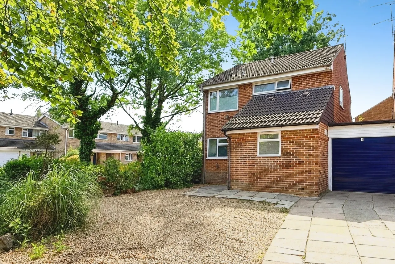 3 bed house for sale — Upton Close, Farnborough, Hampshire, GU14 7EN