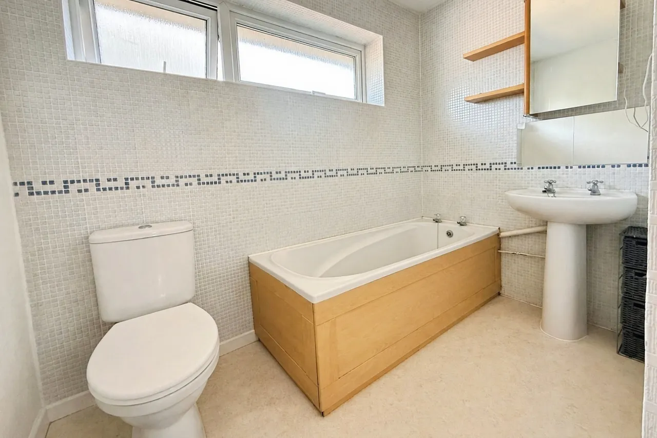 Upton Close, Farnborough, Hampshire, GU14 7EN, photo 6