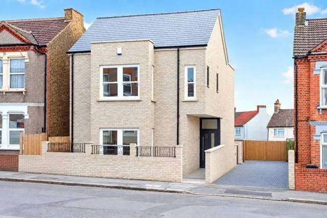 3 bed house for sale, Hythe Road, Thornton Heath, CR7