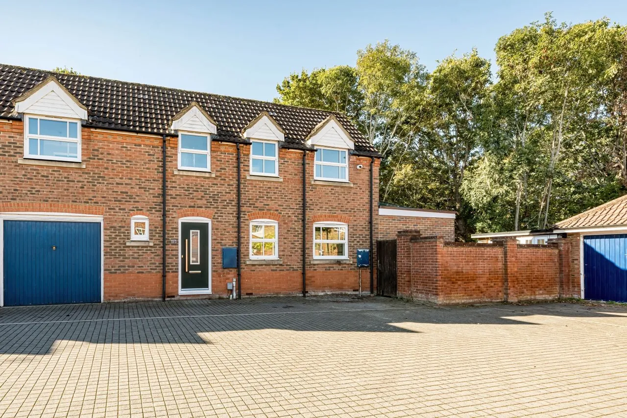 3 bed house for sale, Home Field, Fairford Leys, HP19