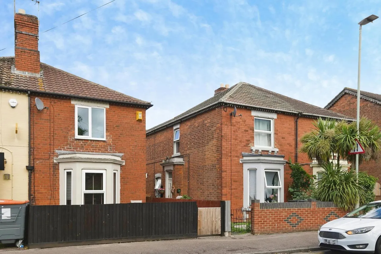 3 bed house for sale — Tredworth Road, Gloucester, Gloucestershire, GL1