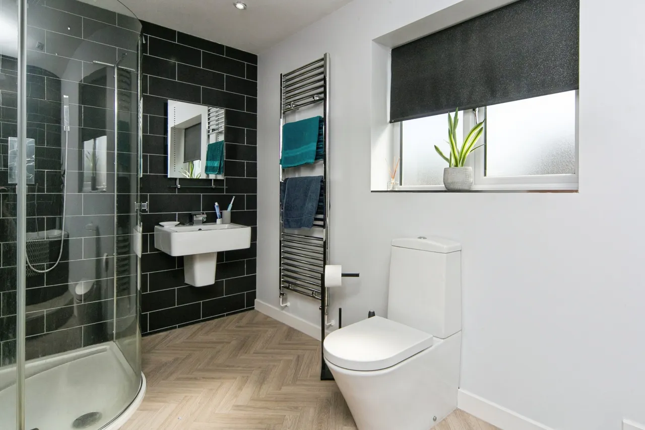 Cwr Y Coed, Llangefni, LL77, photo 10