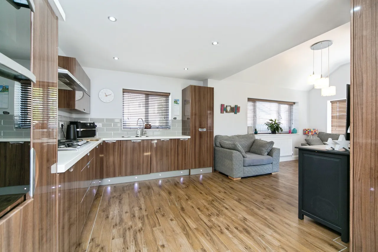Cwr Y Coed, Llangefni, LL77, photo 3