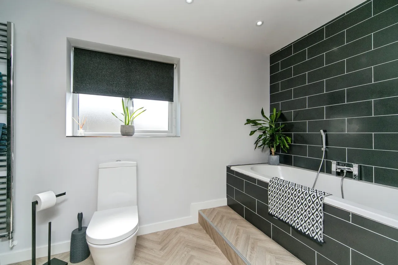 Cwr Y Coed, Llangefni, LL77, photo 9