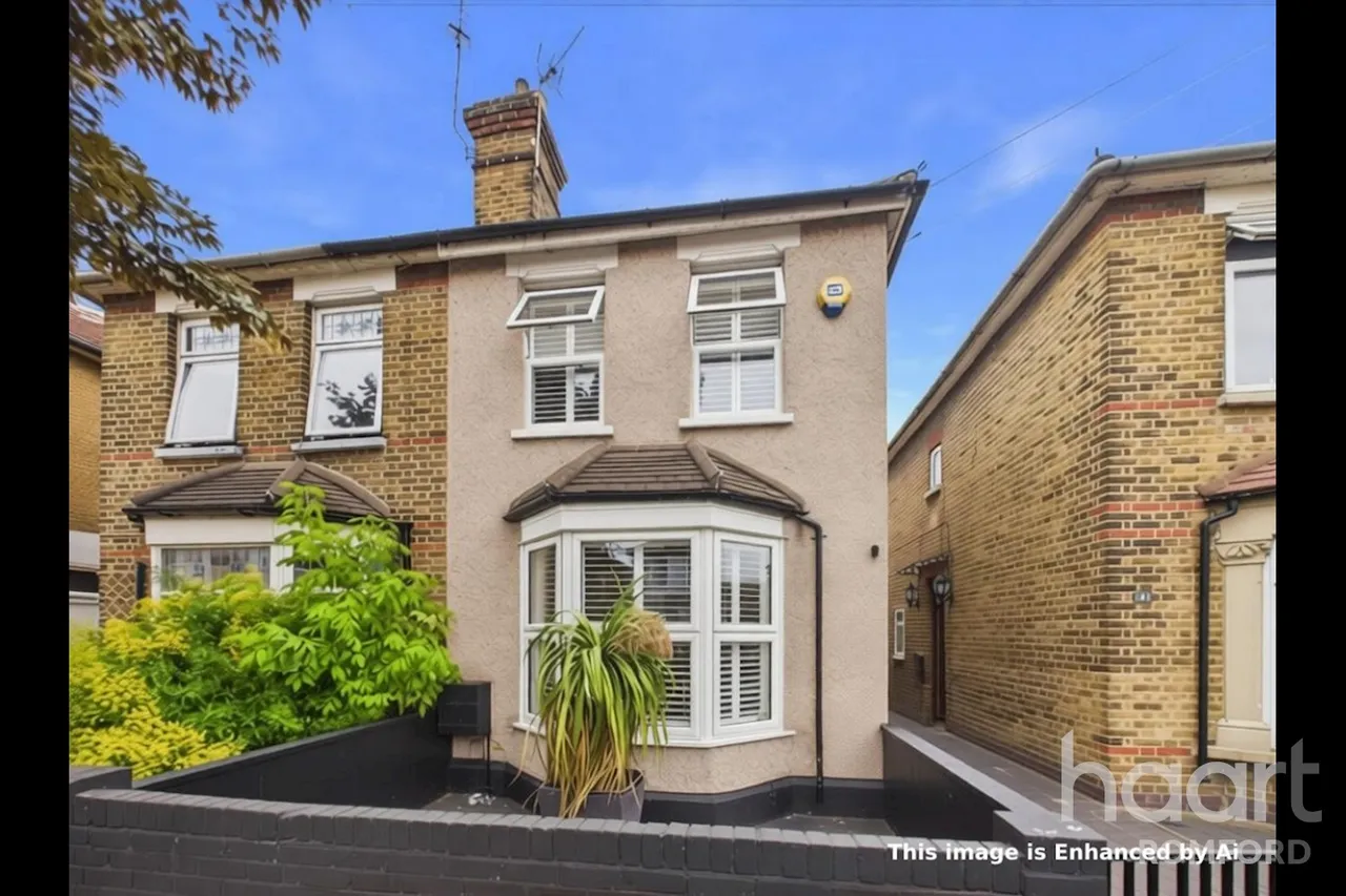 2 bed house for sale, Cotleigh Road, Romford, RM7