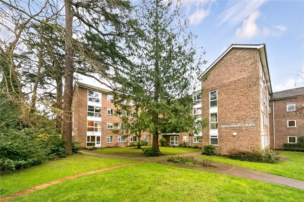 3 bed flat to rent, Fairfax Road, Teddington, TW11