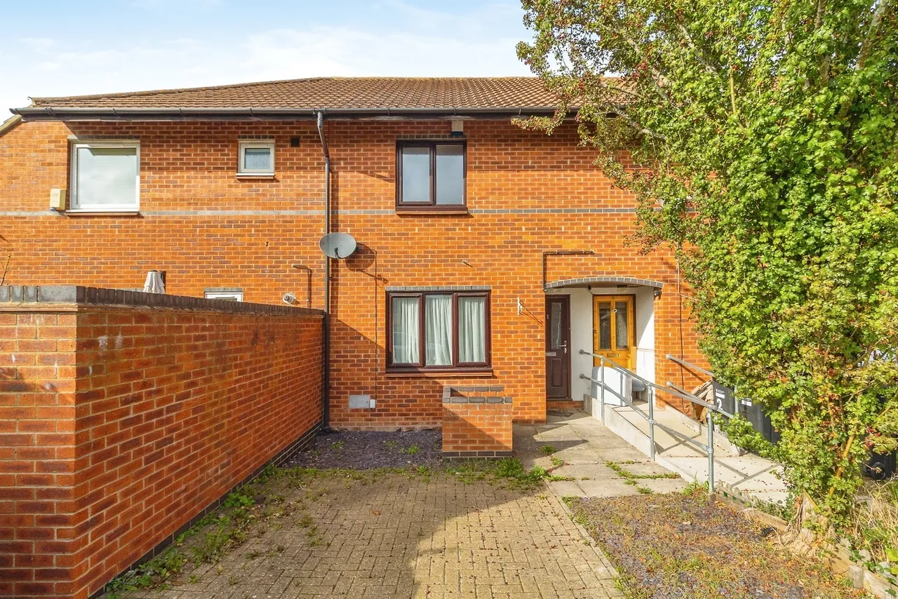 2 bed house for sale, Bellini Close, Old Farm Park, MK7
