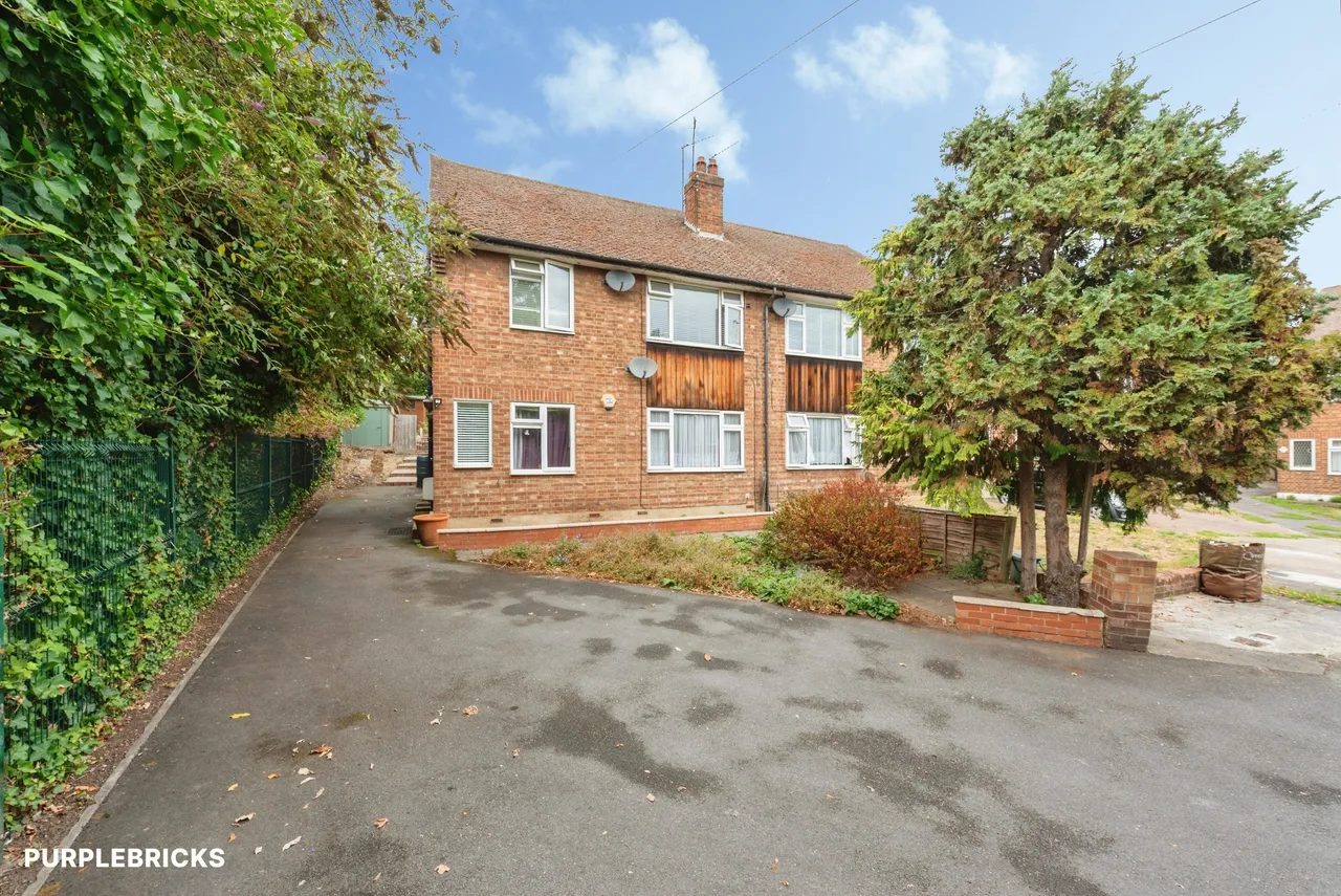 2 bed flat for sale, Brambles Close, Isleworth, TW7