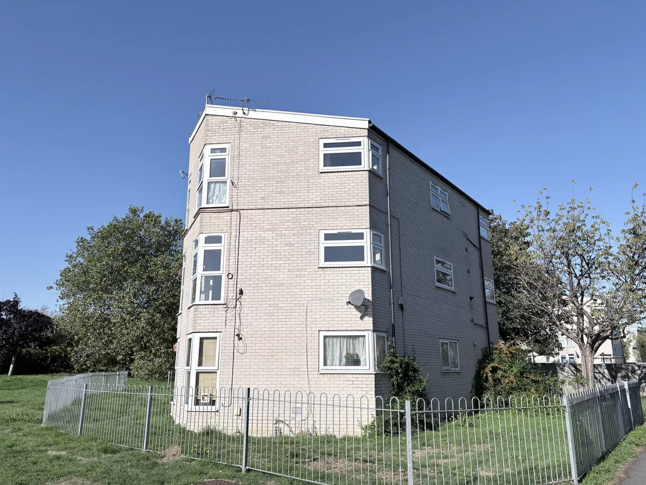 2 bed flat to rent, Holly Place, Eastbourne, BN22