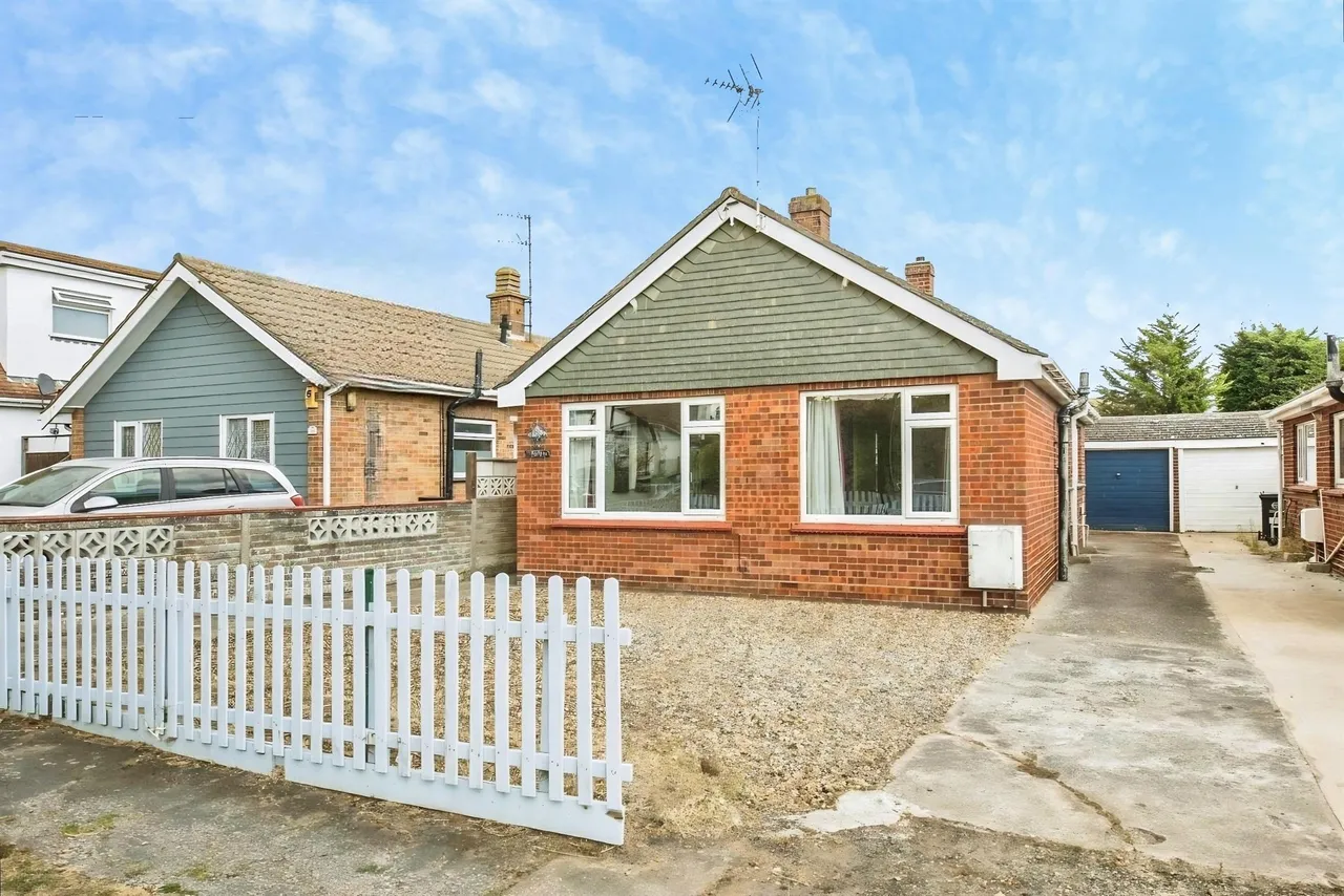 2 bed house for sale — Park Square East, Jaywick, Clacton-On-Sea