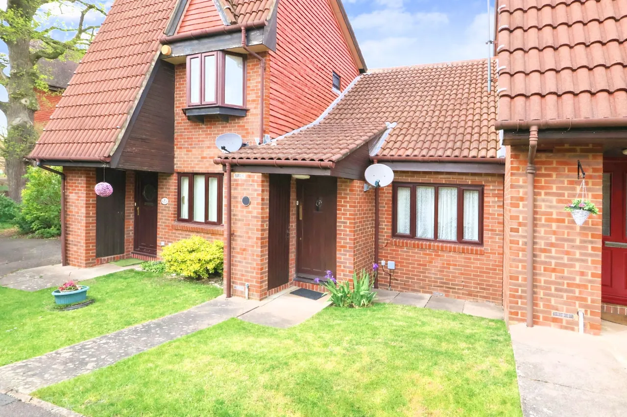 2 bed house for sale — Oxlip Close, Croydon, CR0 8YF