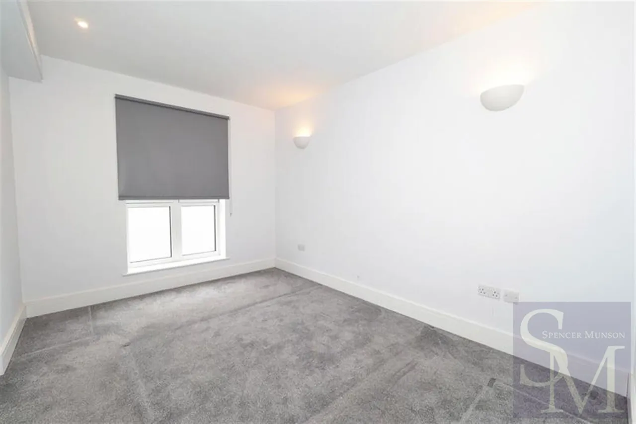 High Road, Loughton, IG10, photo 7