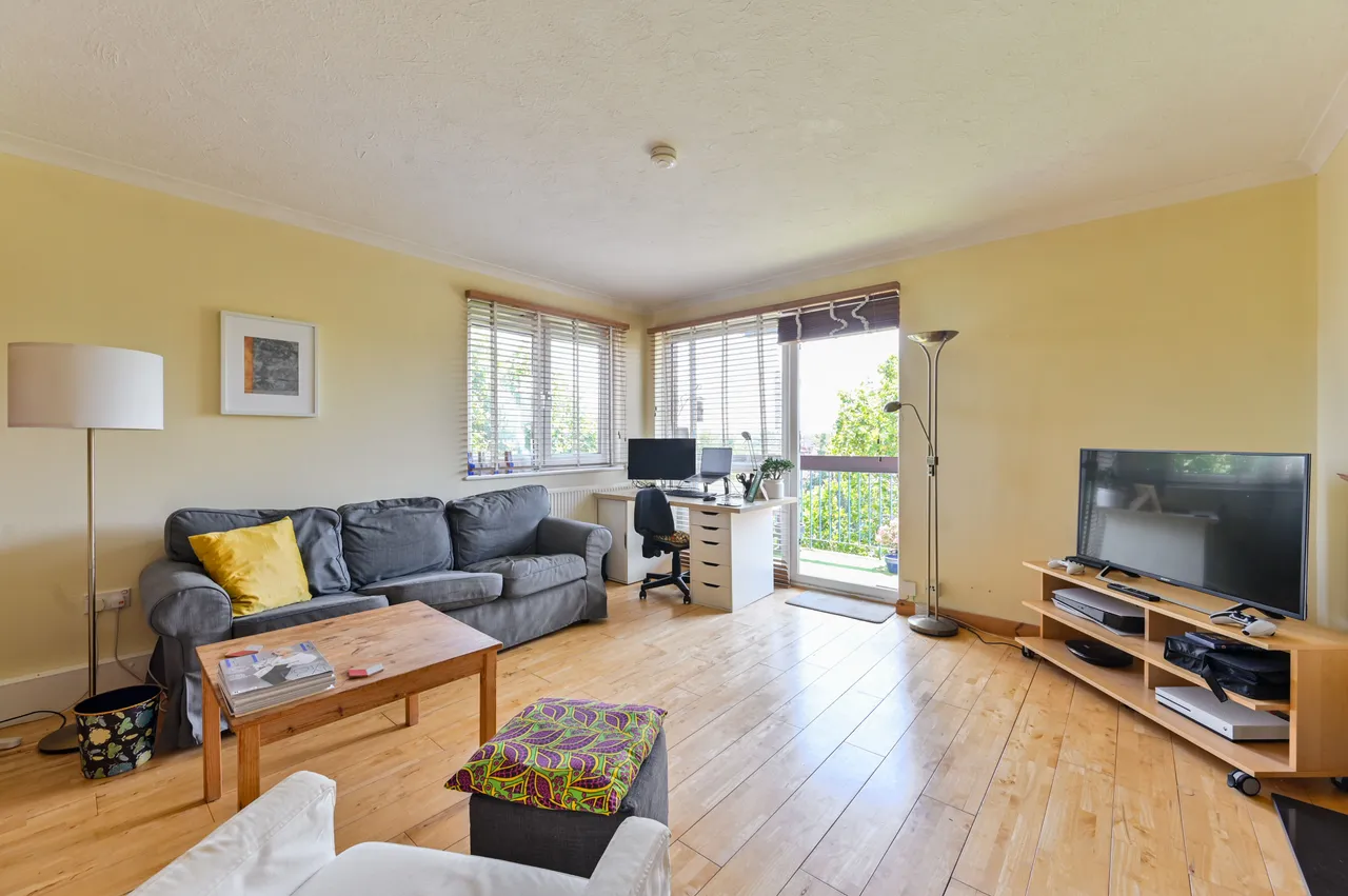 2 bed flat for sale, London, SE17