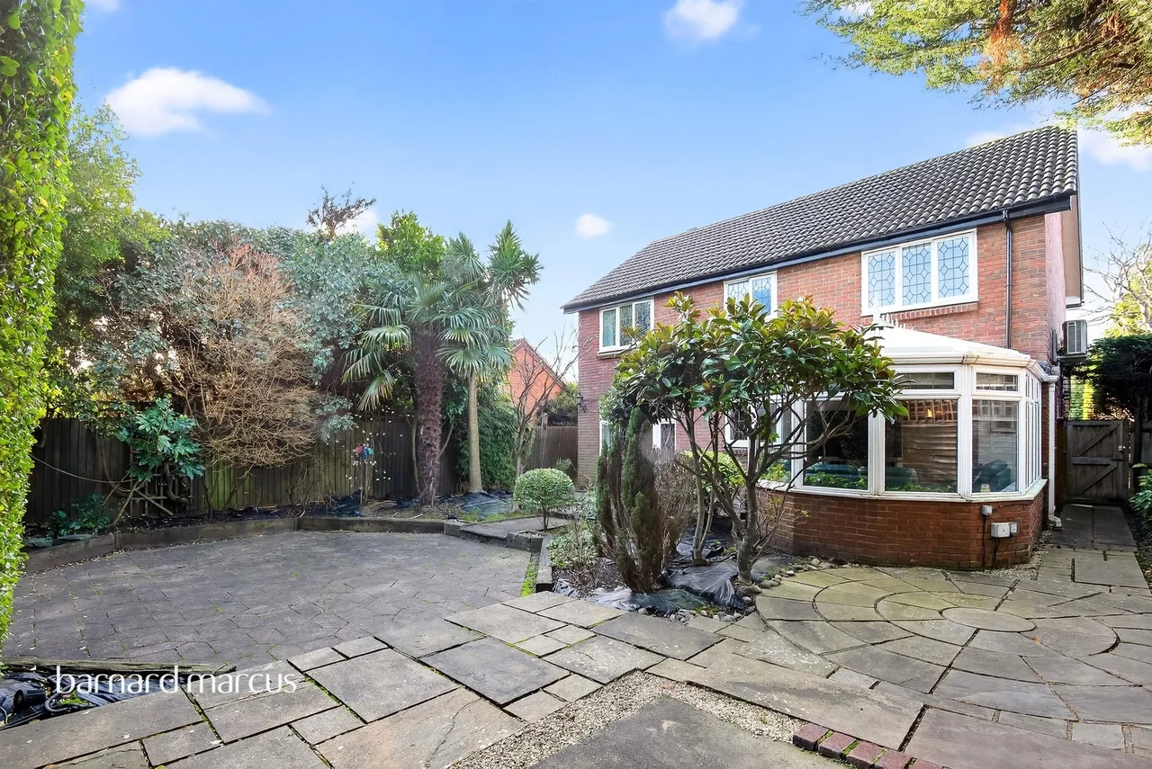 Cleveland Gardens, Worcester Park, KT4, photo 19