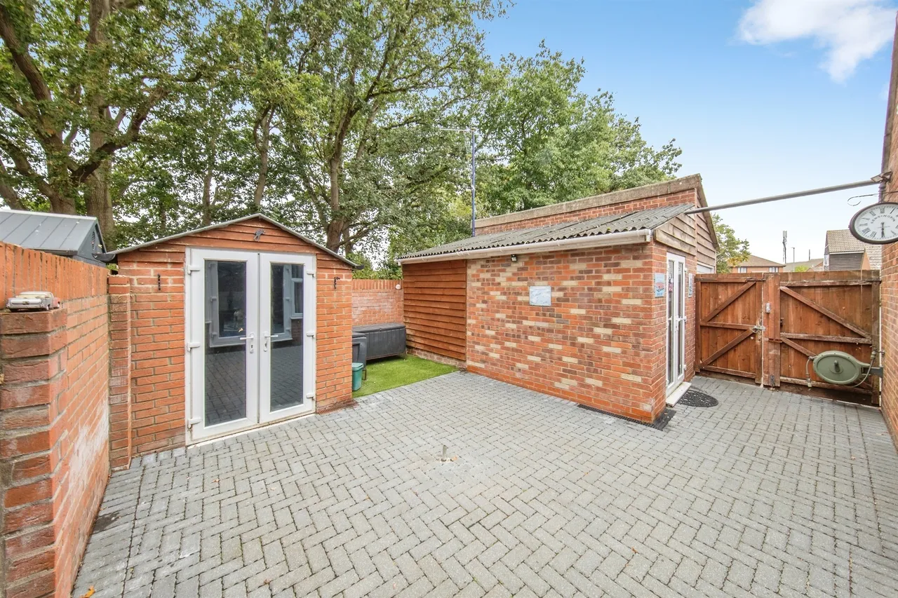 Roach Vale, Colchester, photo 2