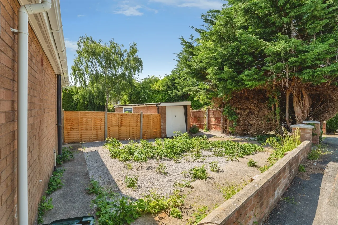 Iver Road, Upton, CH2, photo 15