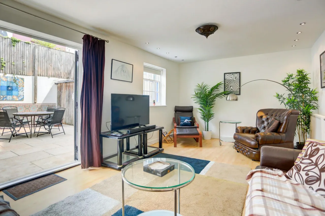 Royal Crescent Mews, Brighton, BN2, photo 11