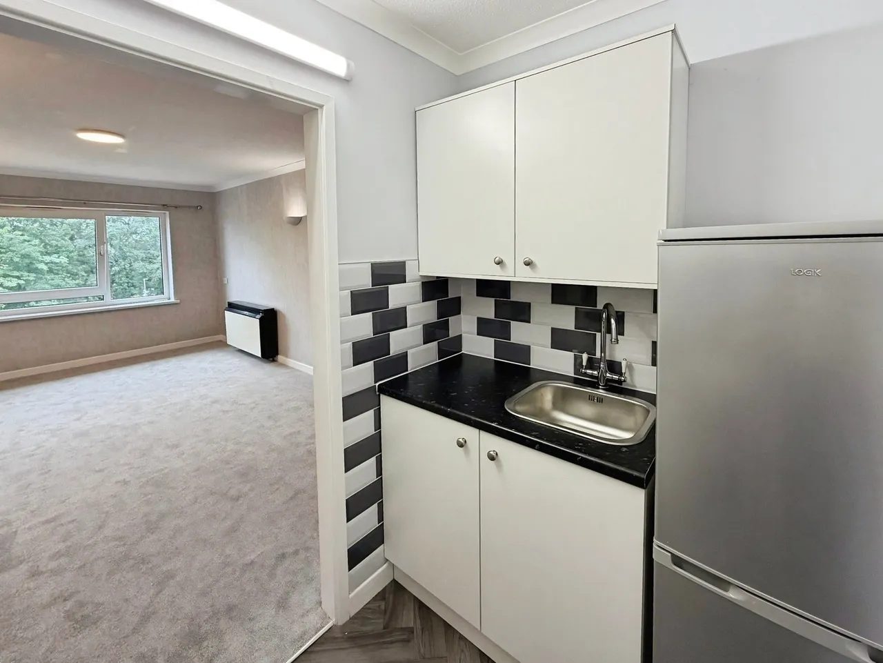 Parklands Court, Sketty, SA2, photo 13