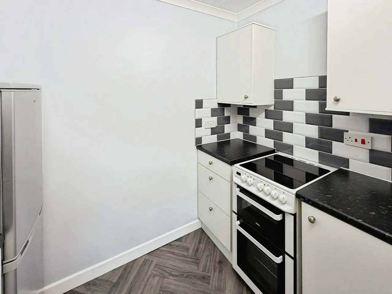 Parklands Court, Sketty, SA2, photo 12