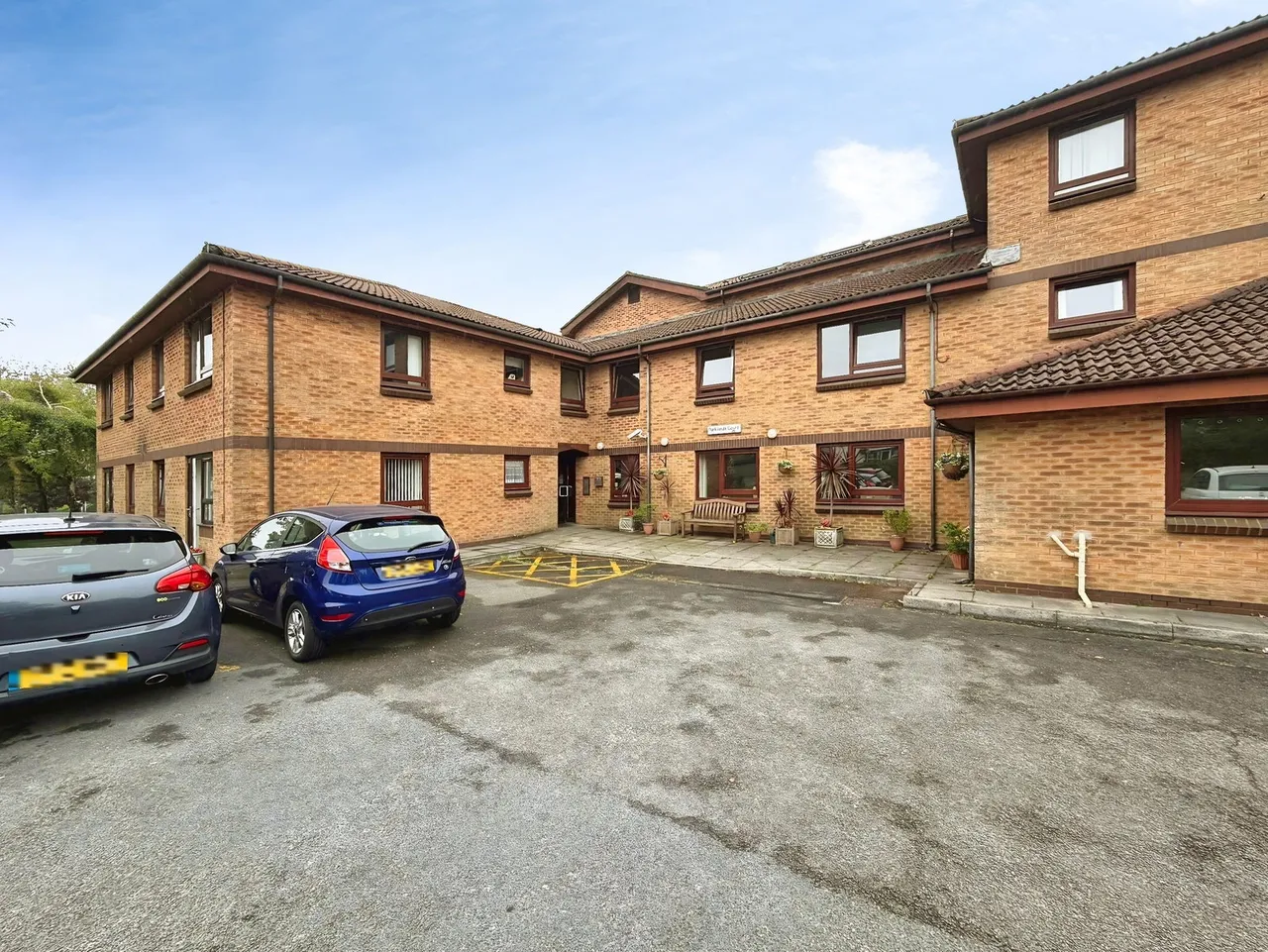 Parklands Court, Sketty, SA2, photo 2