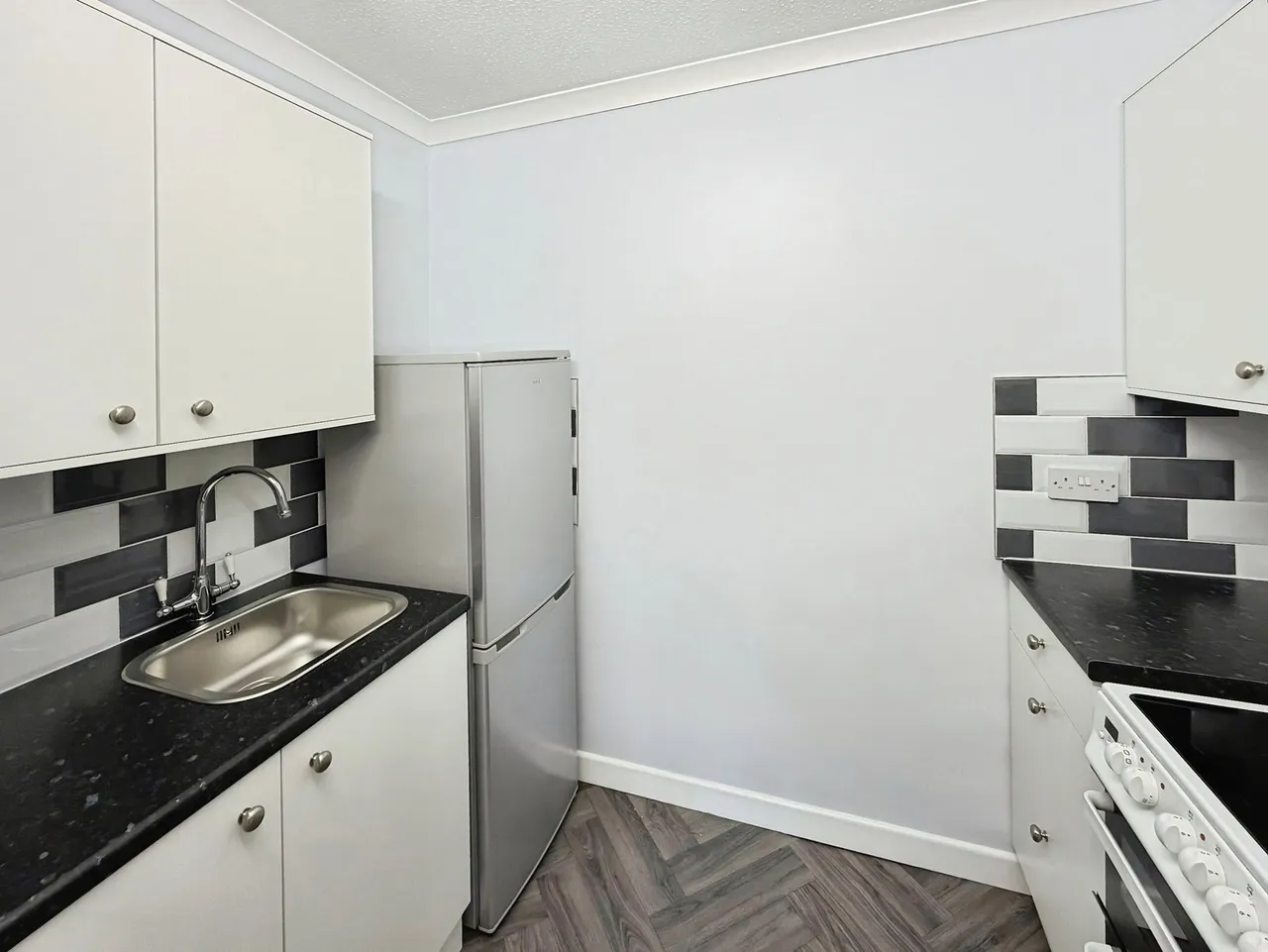 Parklands Court, Sketty, SA2, photo 15