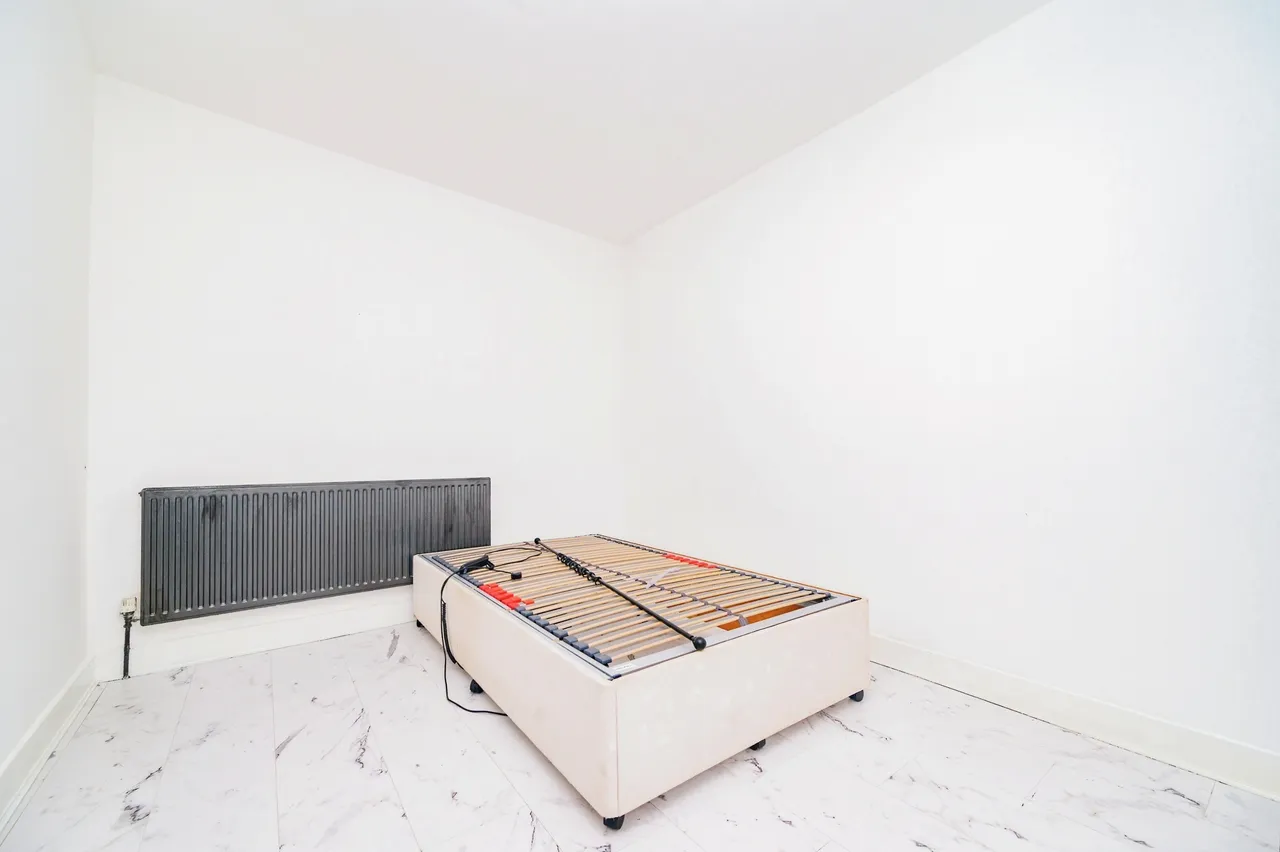 Hitchin Road, Luton, Bedfordshire, LU2, photo 9