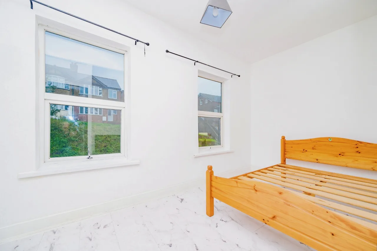 Hitchin Road, Luton, Bedfordshire, LU2, photo 8