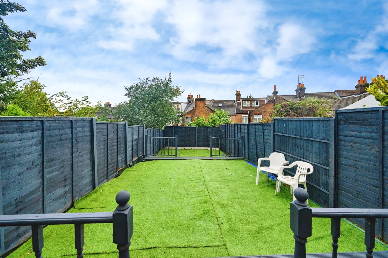 Hitchin Road, Luton, Bedfordshire, LU2, photo 16