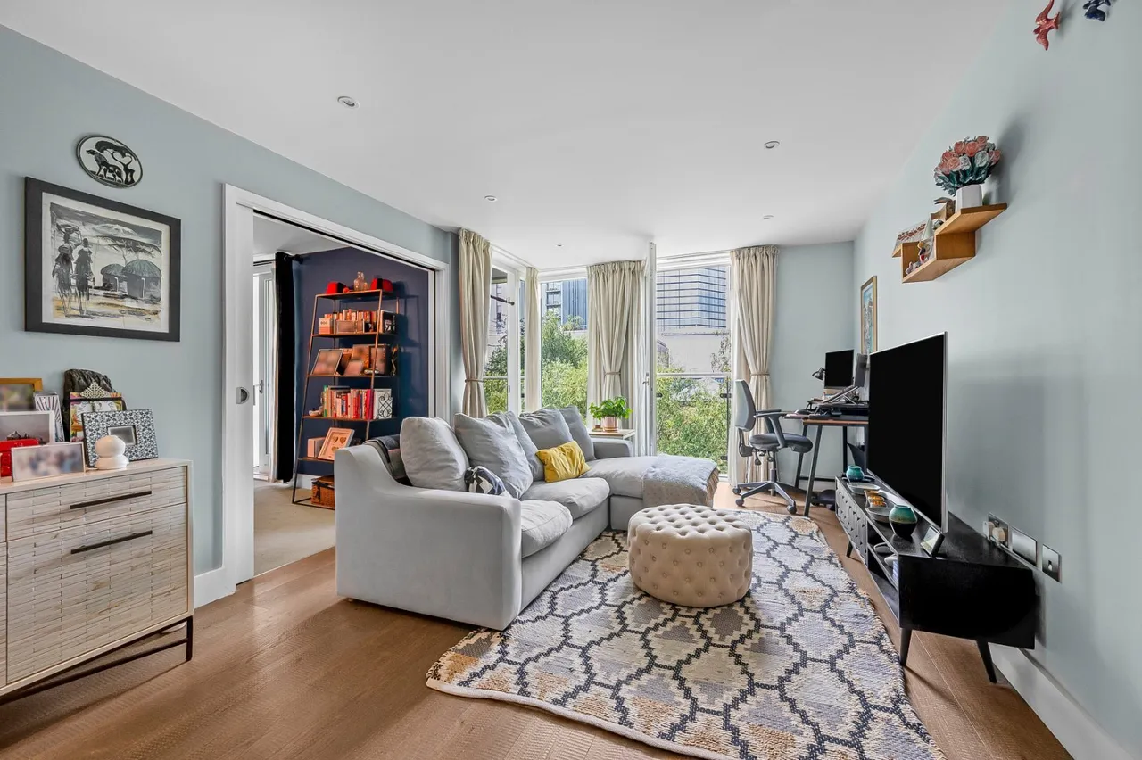 2 bed flat for sale, Wenlock Road, London, N1