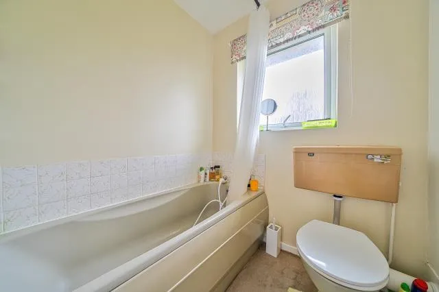 Braden Close, Aylesbury, HP21, photo 15
