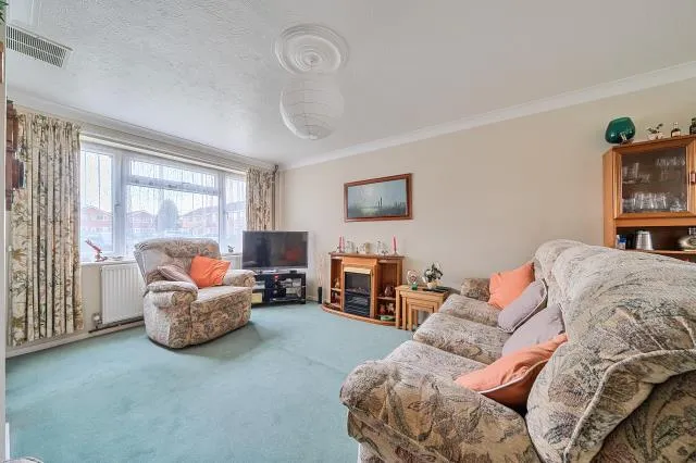 Braden Close, Aylesbury, HP21, photo 6