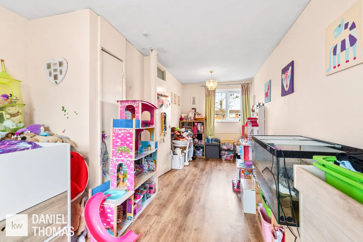 Daniel Thomas, Blackmore Court, EN9, photo 14