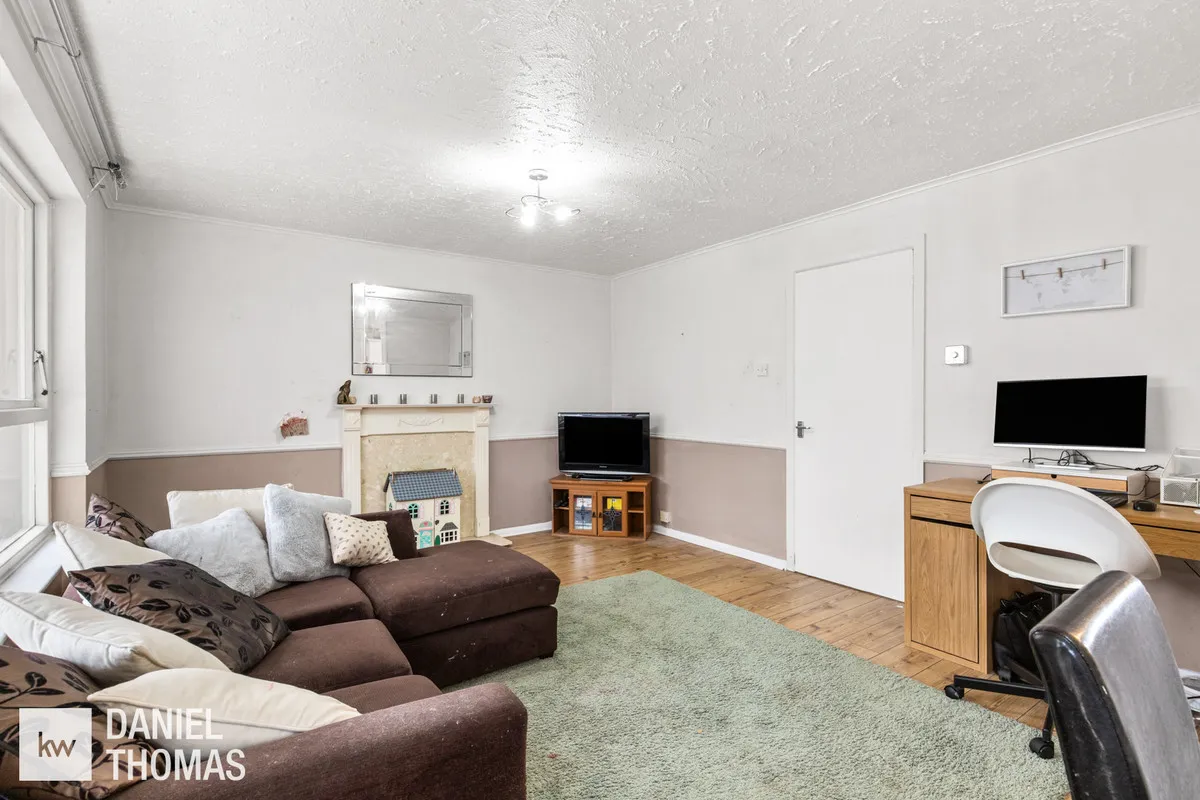 Daniel Thomas, Blackmore Court, EN9, photo 2