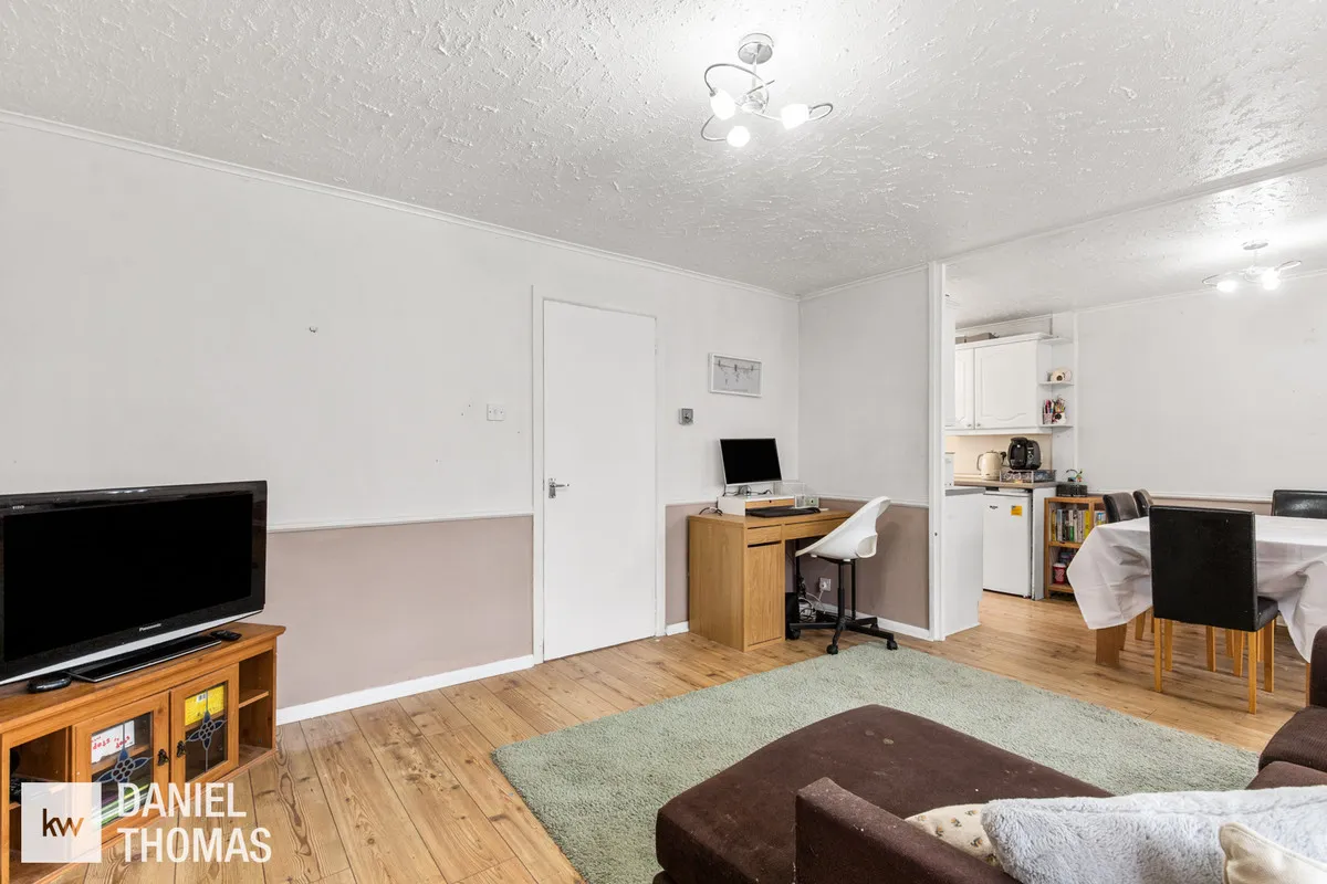 Daniel Thomas, Blackmore Court, EN9, photo 3