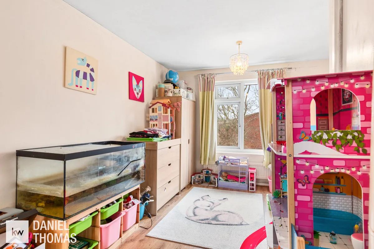 Daniel Thomas, Blackmore Court, EN9, photo 13