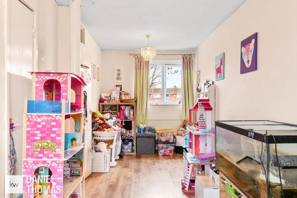 Daniel Thomas, Blackmore Court, EN9, photo 15