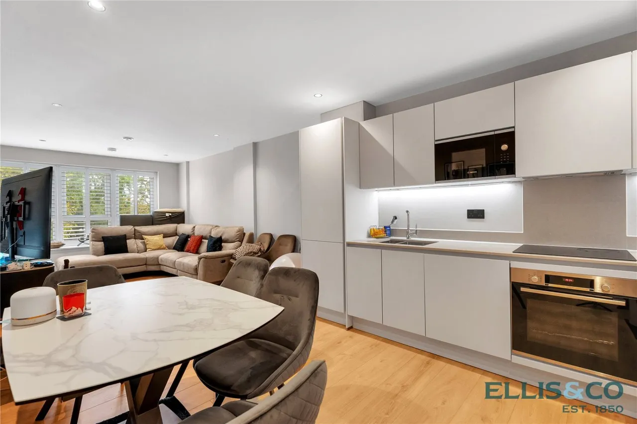 Ballards Lane, Finchley, N3, photo 9