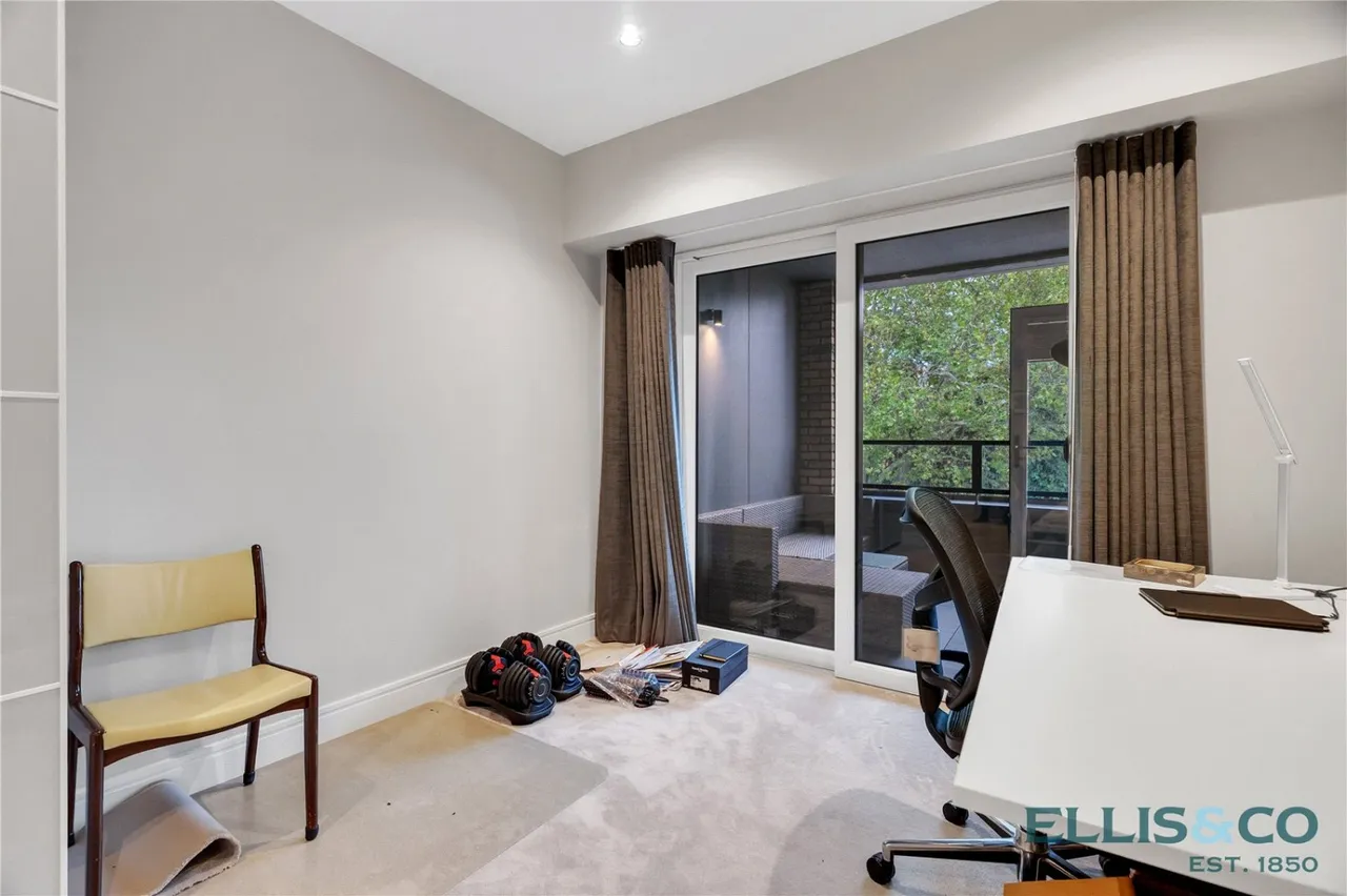 Ballards Lane, Finchley, N3, photo 11