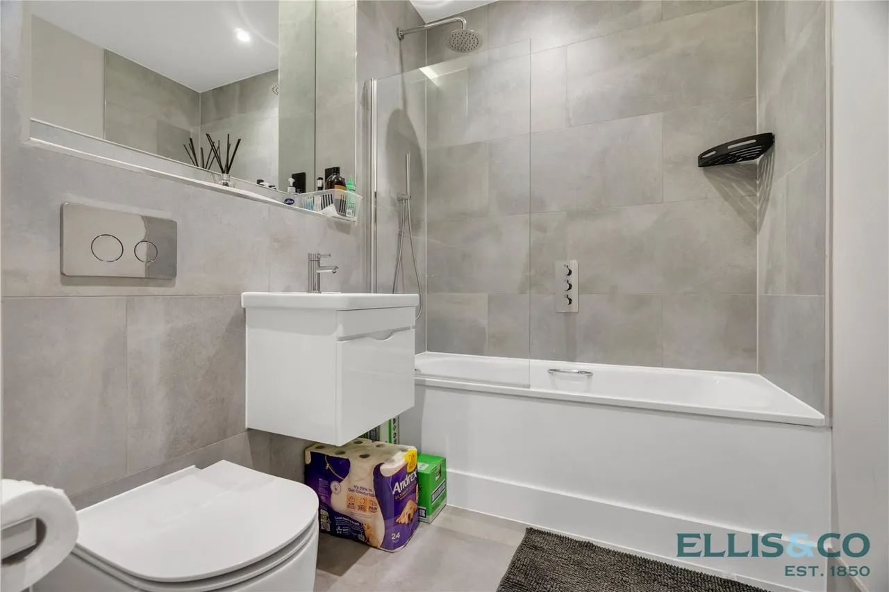 Ballards Lane, Finchley, N3, photo 12