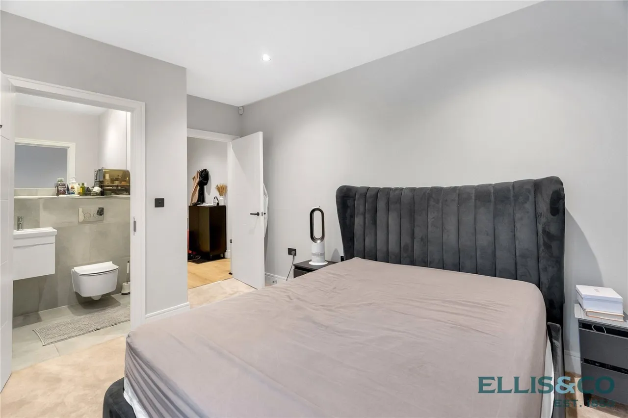 Ballards Lane, Finchley, N3, photo 3