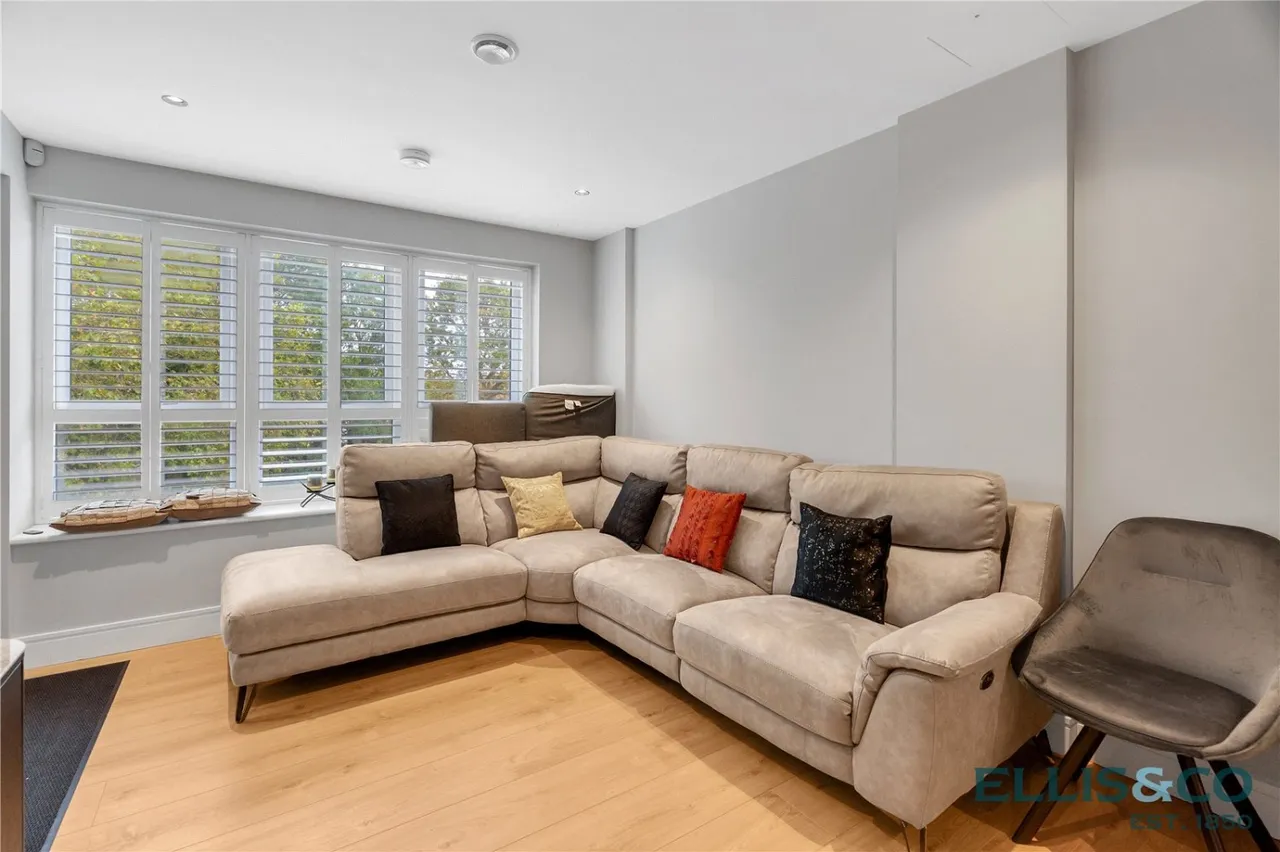 Ballards Lane, Finchley, N3, photo 2