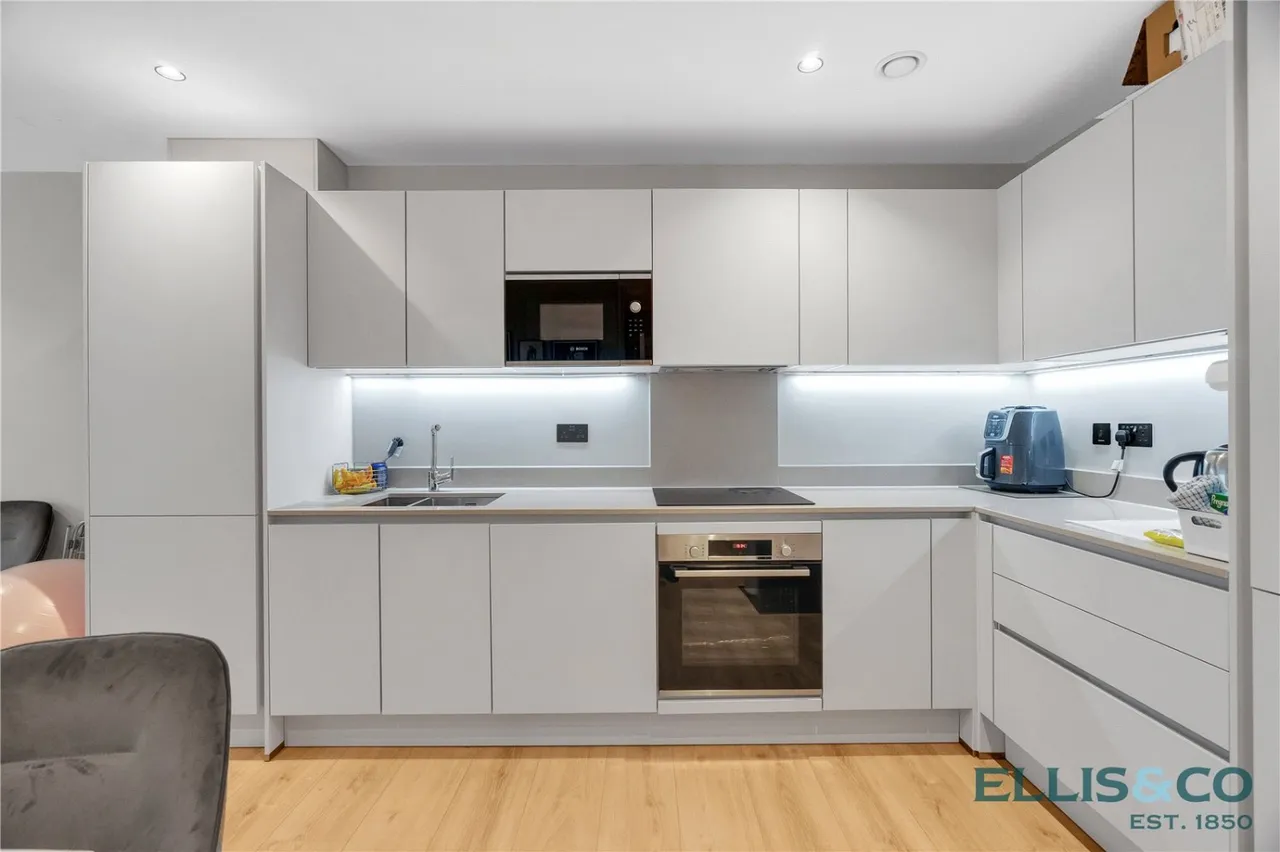 2 bed flat for sale, Ballards Lane, Finchley, N3