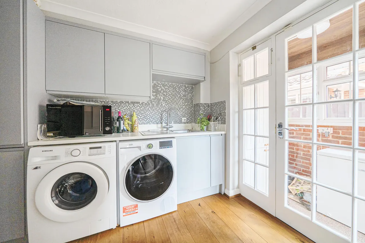 Walden Lodge Close, Devizes, SN10, photo 17