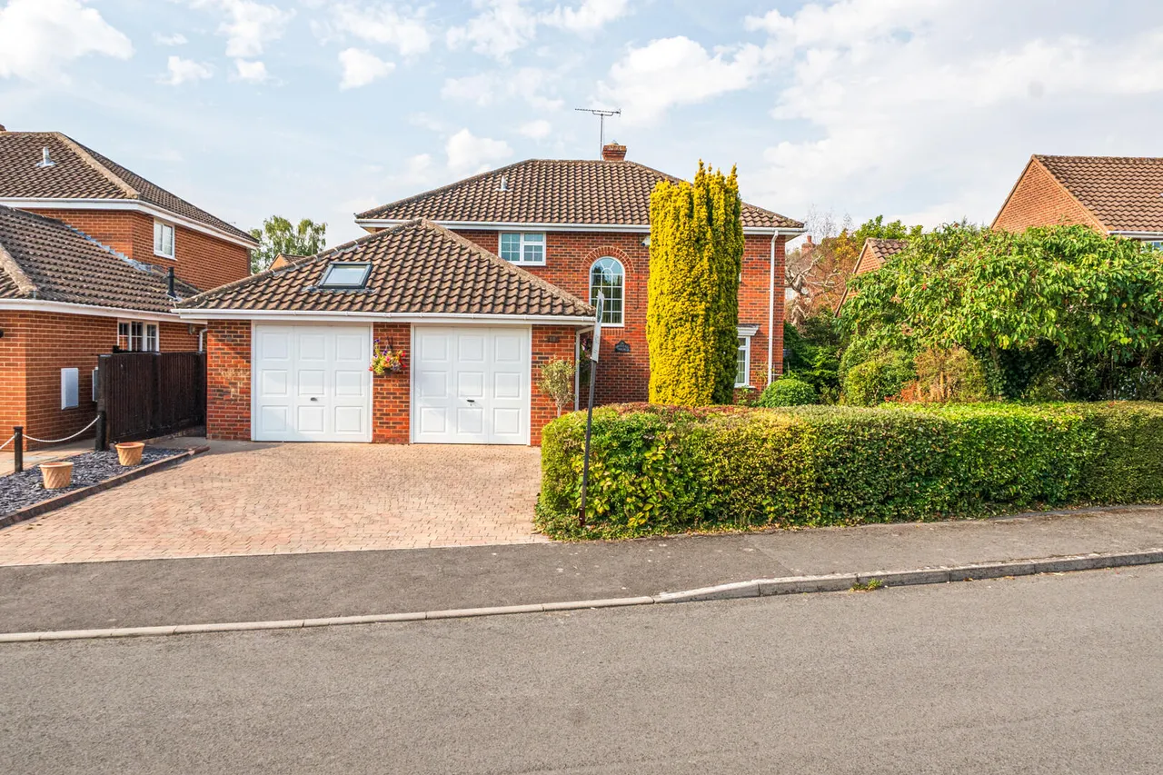 5 bed house for sale, Walden Lodge Close, Devizes, SN10