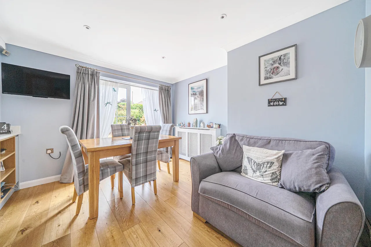 Walden Lodge Close, Devizes, SN10, photo 3