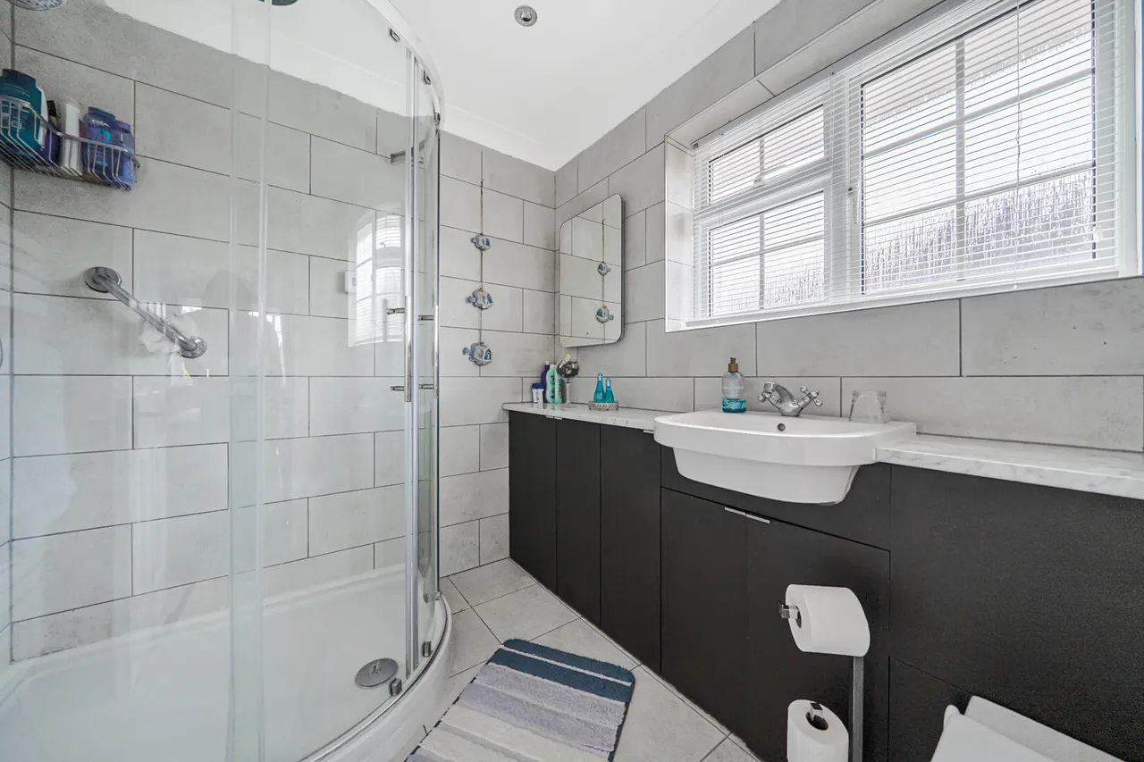 Walden Lodge Close, Devizes, SN10, photo 8