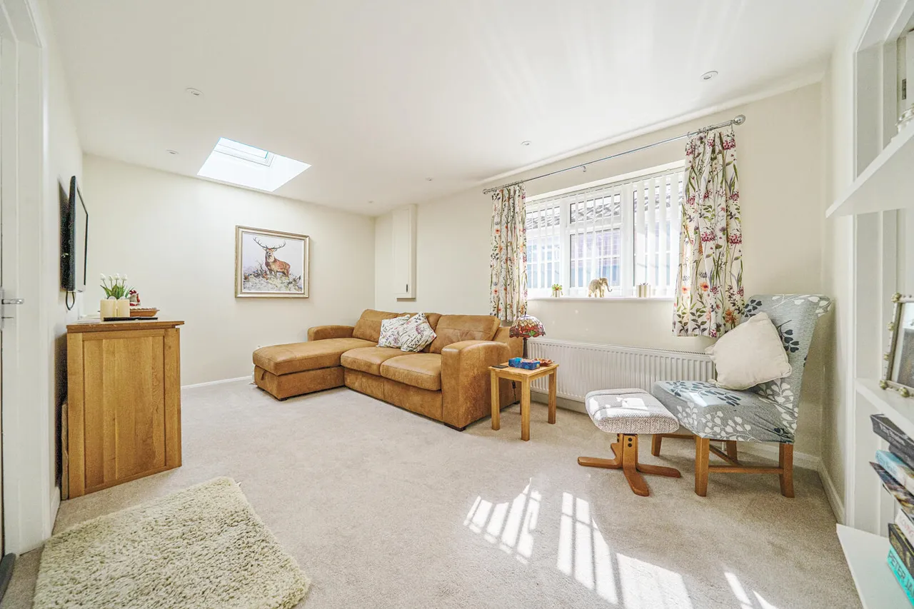 Walden Lodge Close, Devizes, SN10, photo 5